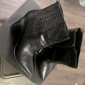 BEAUTIFUL ALMOST NEW MARC FISHER BLACK BOOTS SZ 10M